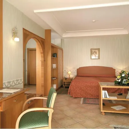 American Hotel 4*